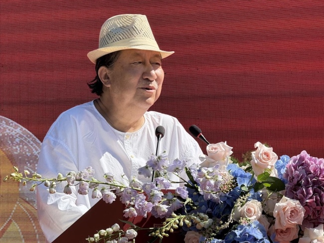 中国文化艺术发展促进会主席、国度画院原院长杨晓阳致辞钱晓鸣照相