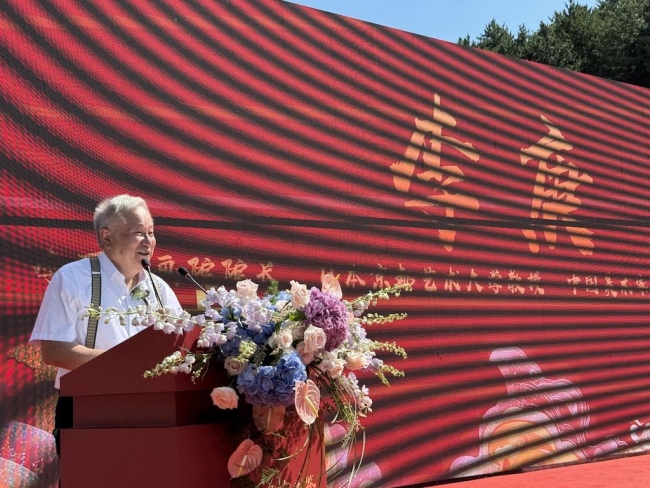 李可染画院院长李庚致辞钱晓鸣照相